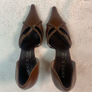 ANN KLEIN New York Brown Pointed Toe Criss Cross Design